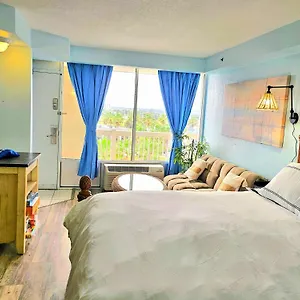 On The Beach! Wonderful Location! , Daytona Beach United States